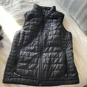 Black Patagonia Nano puff Vest